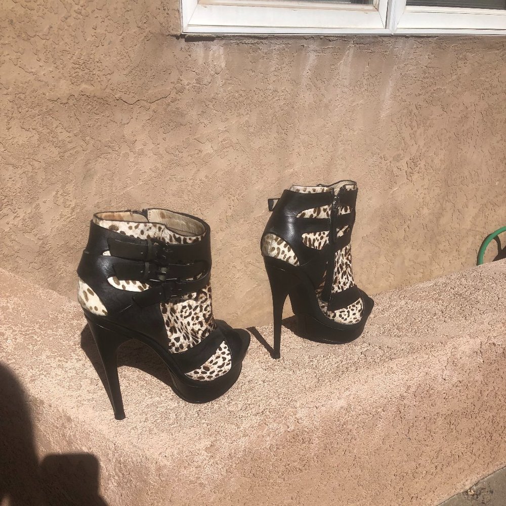 L.A.M.B. GWEN STEFANI GRAY SUEDE LEATHER ANIMAL PRINT &  LEATHER BUCKLE BOOTIES